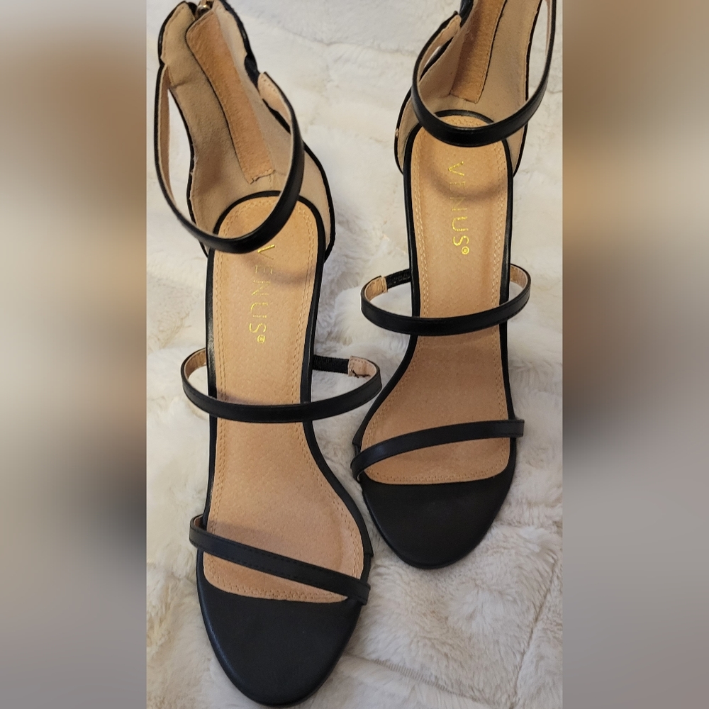 High Heels - Picture 3 of 3